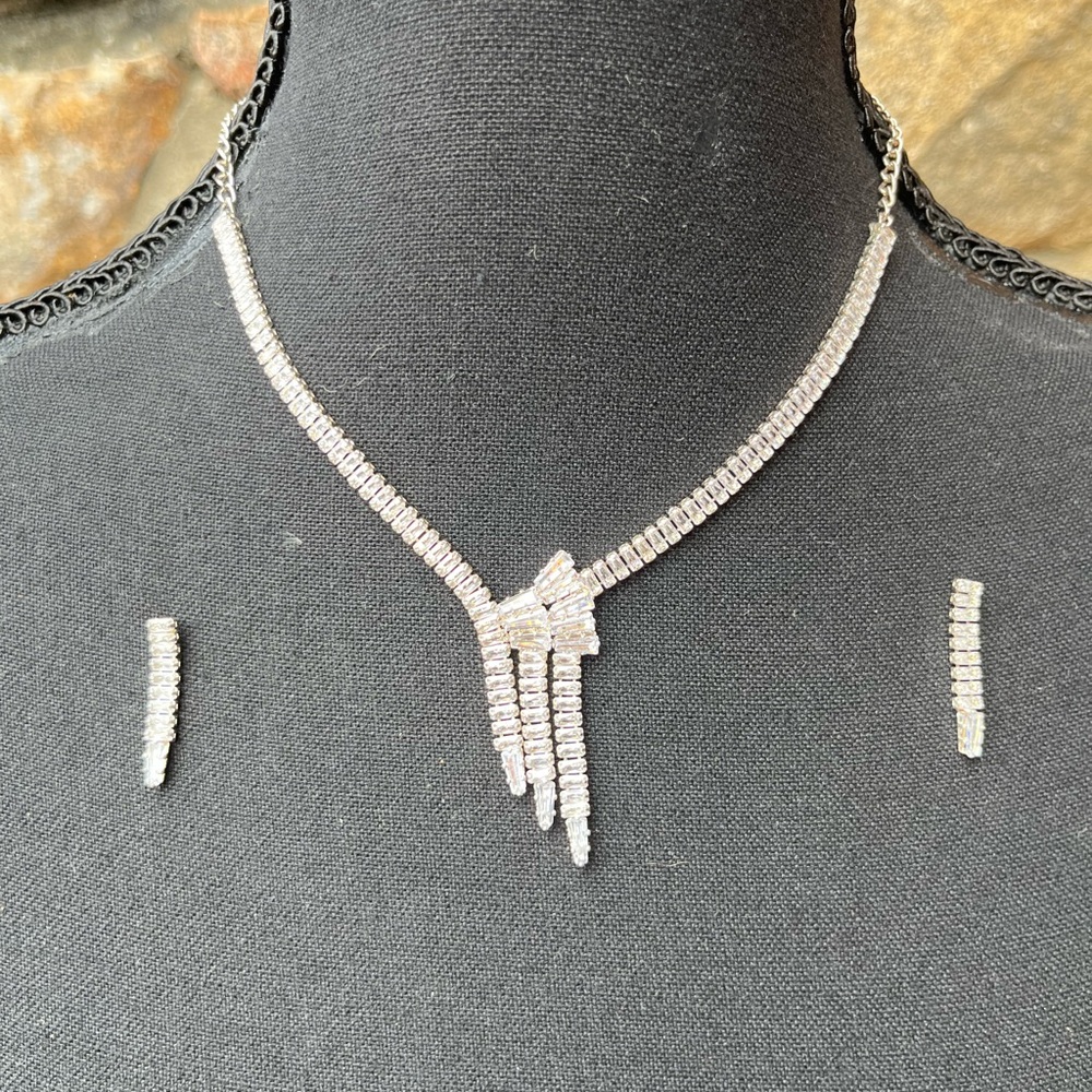 LEISURE AMERICAN DIAMOND 16-18” DROP 3 ROWS‎ STONES NECKLACE/EARRING SET NEW